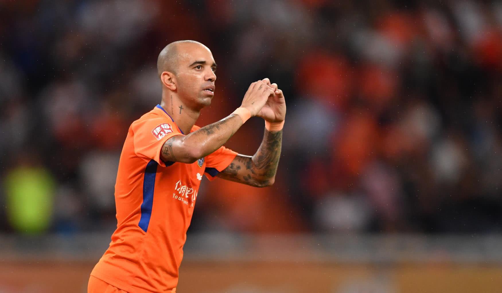 关于新疆广汇训练开放日；冲刺阶段内部沟通引欢呼；亚冠在即；资深球员宣示担当的信息