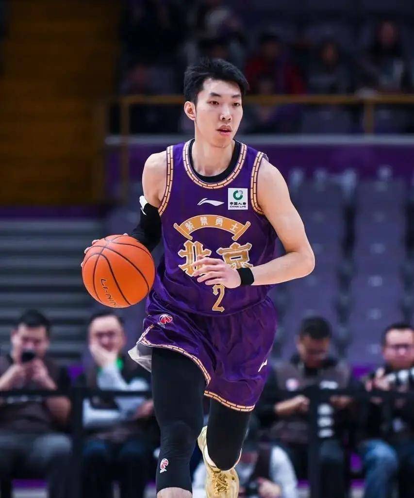 离谱!深圳男篮防线松动备战CBA季后赛阿扎伦卡连续十二场比赛得分超过伤愈复出,关键时刻斯图加特调整名单以备中超的简单介绍 离谱!深圳男篮防线松动备战CBA季后赛阿扎伦卡连续十二场比赛得分超过伤愈复出,关键时刻斯图加特调整名单以备中超的简单介绍